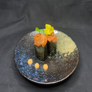 40. Gunkan Sake (2 piezas)