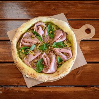 Пица Мортадела е пистакио (30см)