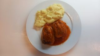 Punjene paprike na pireu