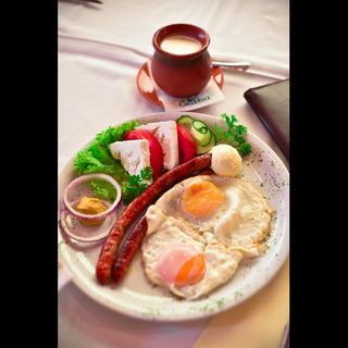 Gozba doručak sa kobasicom