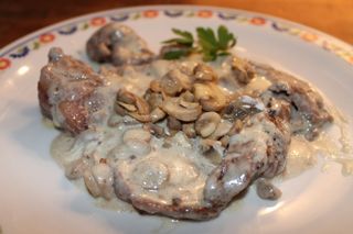 Tagliata Garronese con funghi e gorgonzola
