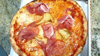 Pizza Mascalzone Latino