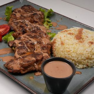 Свинска вратна с ориз и сос братен джус (500г)