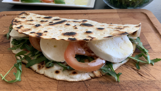 Piadina caprese