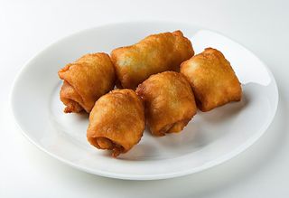 Involtini di taro fritti