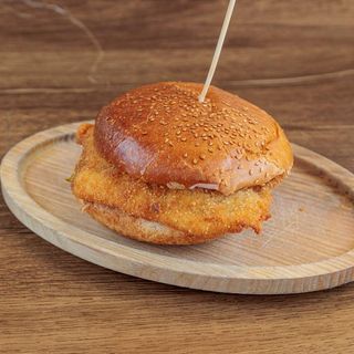 Pohovana piletina u lepinji + Schneider tap limenka 0.5