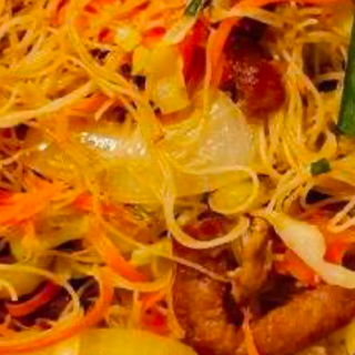 Fideos De Arroz Frito Tres Delicias