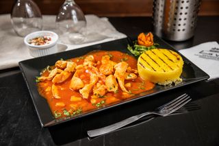 Ostropel de pui cu mămăliguț