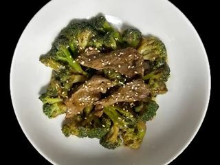 БРОКОЛІ В УСТРИЧНО-ЧАСНИКОВОМУ СОУСІ З КУРКОЮ (230g)