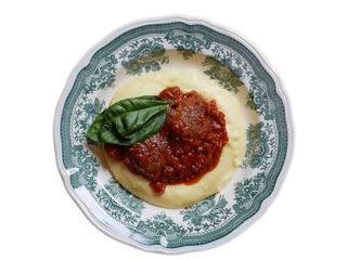 ПОЛЬПЕТЕ В СОУСІ НАПОЛІ З КАРТОПЛЯНИМ ПЮРЕ