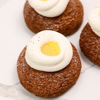 Тістечко Пуф-Пуф з персиковим кулі, 75грам