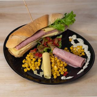 Sendvič sa sirom i šunkom