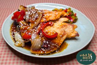 PIEPT PUI CU SOS TERIYAKI SI LEGUME..