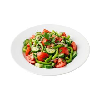 Домати, краставици и зелена чушка