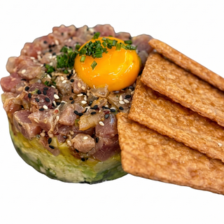 Tartar de atún rojo con aguacate y yema de corral