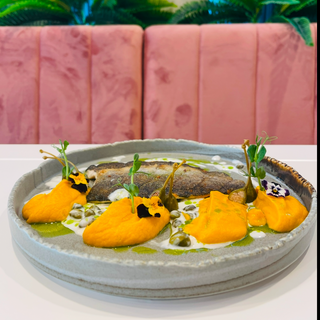 File de dorada cu piure de morcov si sos de capere