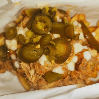 Frytki z szarpaną wieprzowiną