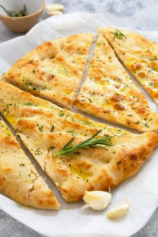 Focaccia cu usturoi