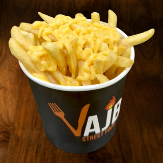 Mala kofa pomfrita sa cheddar-om