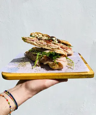 Mar y tierra