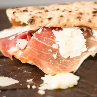 Panuozzo Parmesano y Jamón Crudo