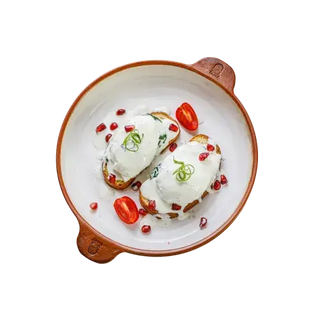 Яйцо пашот со шпинатом в сливочном соусе