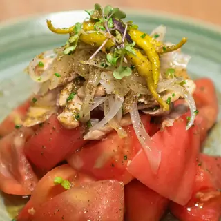 Ensalada de tomate y ventresca de atún