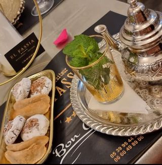 Gâteaux Fassi Et Thé Marocain
