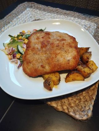 Potężny schabowy na pół talerza