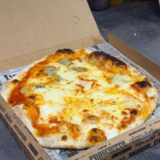 Pizza Cuatro Quesos (30 Cm.)