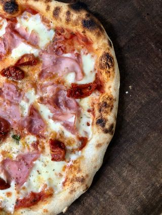 Pizza De Jamón (30 Cm.)