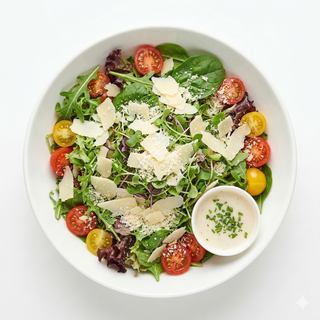 Salată de verdețuri cu roșii cherry și parmezan