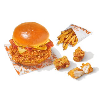 The Cheesy Crush + Patatas cajún + 3 Nuggets