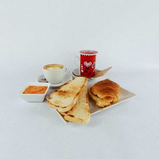 Café o Té + Tostada o Croissant