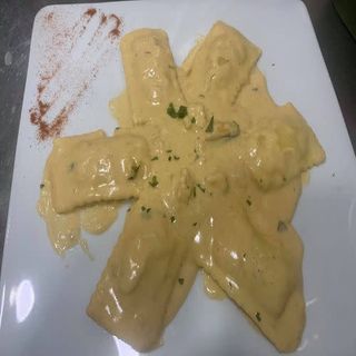 Ravioloni Con Crema De Tartufo