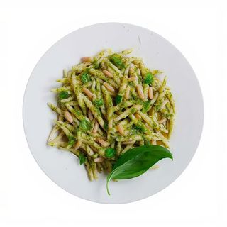 al pesto con piñones
