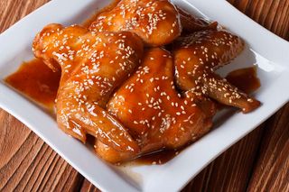 81. Alitas De Pollo Al Sésamo (2 Pzs.)