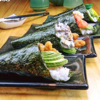 238. Temaki Anguila Con Aguacate