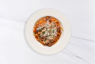 Спагетти с польпетте из говядины в соусе из печеных перцев