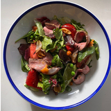 Салат з ростбіфом, запеченими овочами та маринованими грибами 