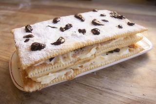 Millefoglie espresso al cioccolato e crema chantilly