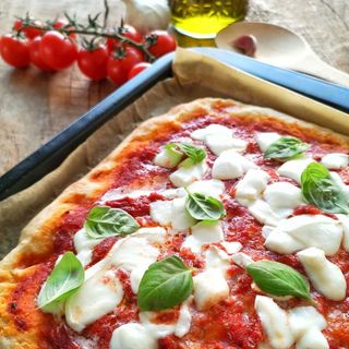 Pizzetta al forno pomodoro mozzarella