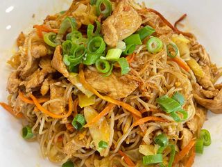 Noodles cu carne de pui