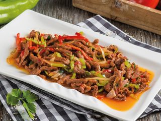 Говядина острая с перцем и луком