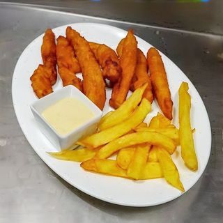 4 fingers de pollo + patatas