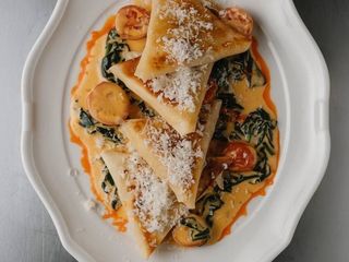 Млинці з куркою су-від у сирному соусі (320g)