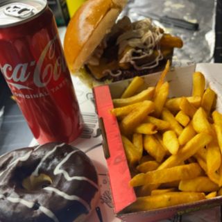 Box menu 1 Panino,mini patatine,bibita e donuts 