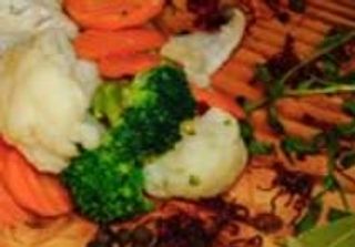 Zestaw pudełkowy z dorszem gotowanym z warzywami