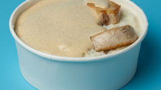 ღომი ქათმის ხორცით და ბაჟეთი