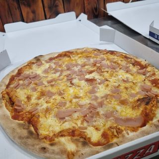 10-Pizza De Jamón (33 Cm.) 